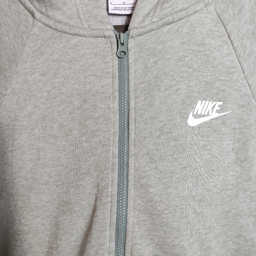 Nike Club Essentials Fleece Hoodie Size Large Green Activewear - Picture 3 of 9